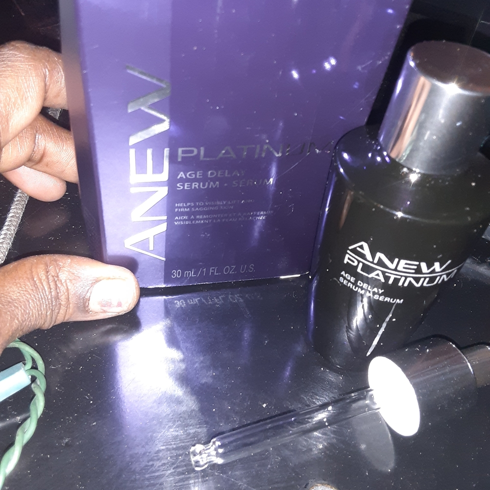Avon Anew Platinum Age Delay Serum - Purple and Black